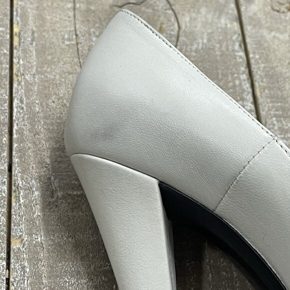 Saint Laurent Leather Pointed Pumps In White - Picture 13 of 16